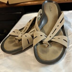 Clarks Wave Sandals Women’s 9.5 M Coast Flip Flops White Leather Slip On Casual